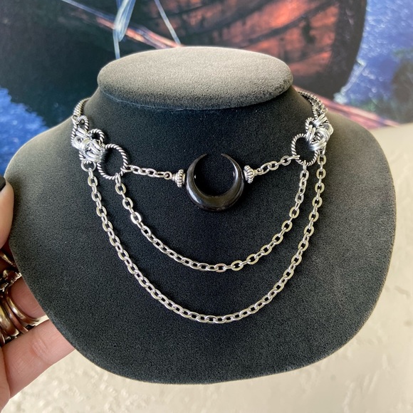 Handmade maille choker & Black crecent moon lunula horns charm goth necklace - Picture 7 of 15